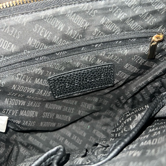 Slightly Used Undamaged Steve Madden Black and Gold Purse - Picture 3 of 3
